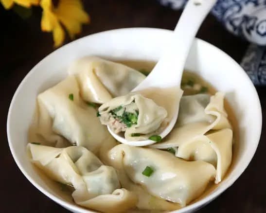 Pork and vegetable wonton soup 荠菜猪肉大馄饨（8pcs）
